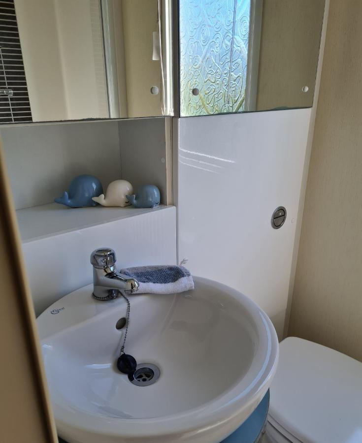 Beautiful 2 Bedroom Caravan, Holiday Park Tenby Saint Florence Ngoại thất bức ảnh