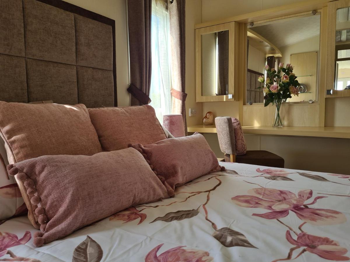 Beautiful 2 Bedroom Caravan, Holiday Park Tenby Saint Florence Ngoại thất bức ảnh