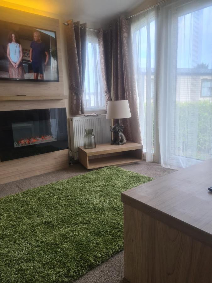 Beautiful 2 Bedroom Caravan, Holiday Park Tenby Saint Florence Ngoại thất bức ảnh