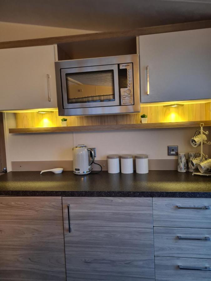 Beautiful 2 Bedroom Caravan, Holiday Park Tenby Saint Florence Ngoại thất bức ảnh