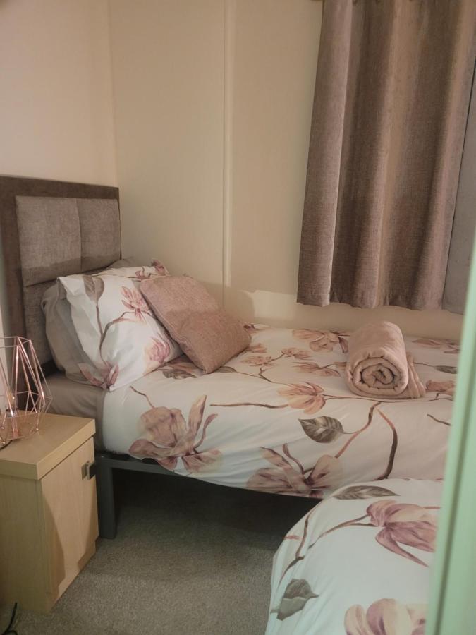 Beautiful 2 Bedroom Caravan, Holiday Park Tenby Saint Florence Ngoại thất bức ảnh